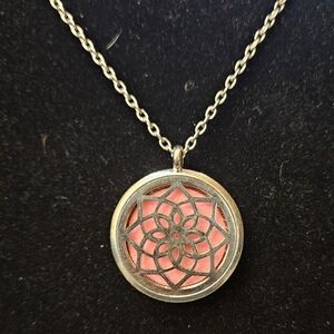An Aromatherapy Elegant Silver and Pink Floral Pendant Necklace